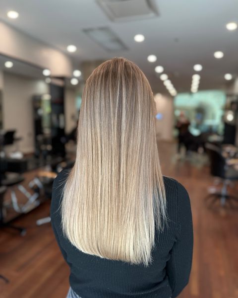 Blond clair lisse sur cheveux longs