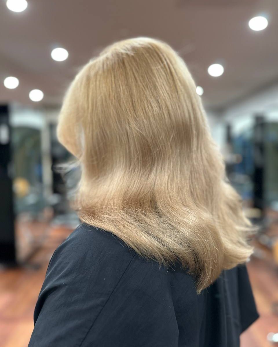 Balayage et contouring blond fondu