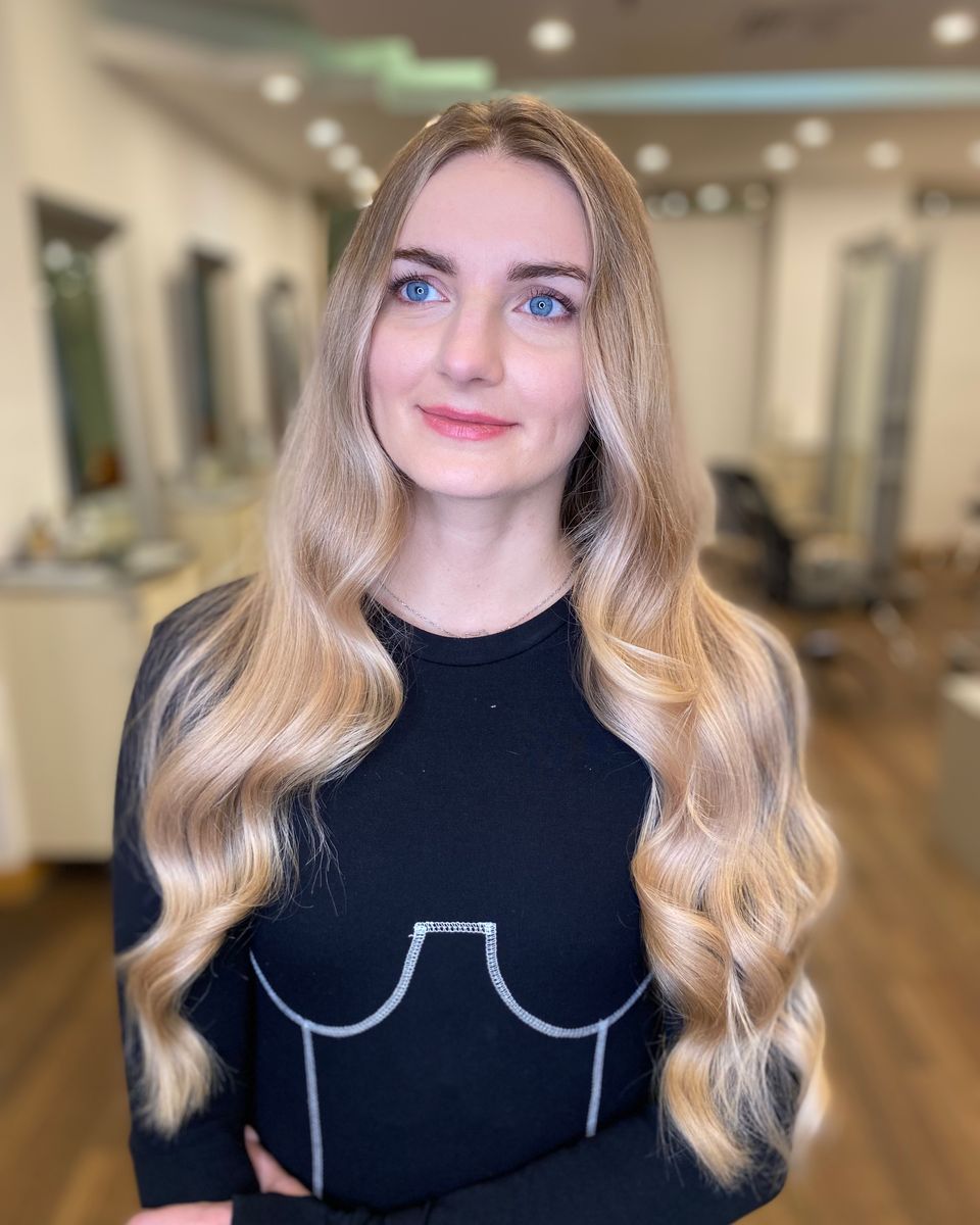 Contouring blond, mèches claires autour du visage