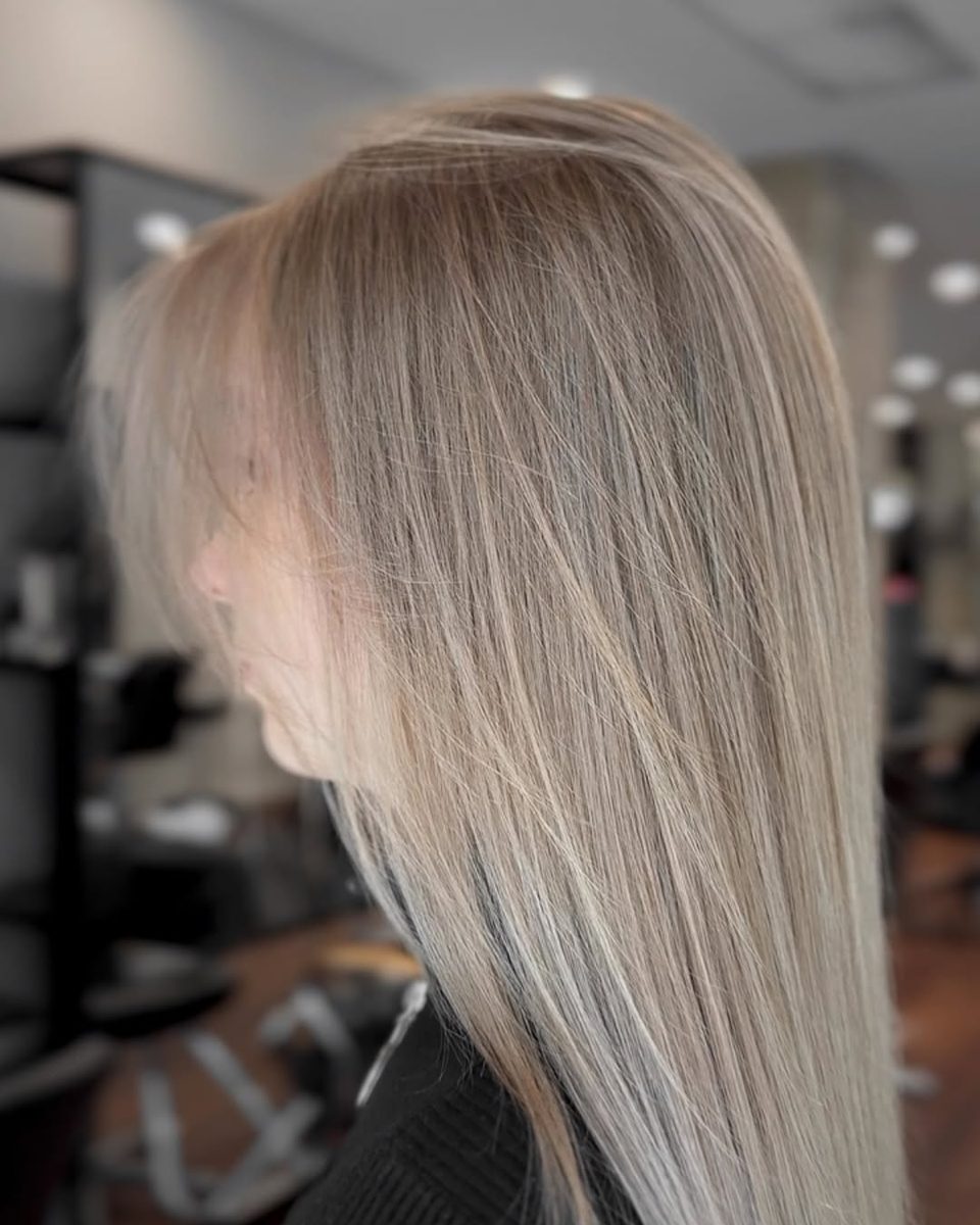 Blond beige lisse et régulier, vu de profil