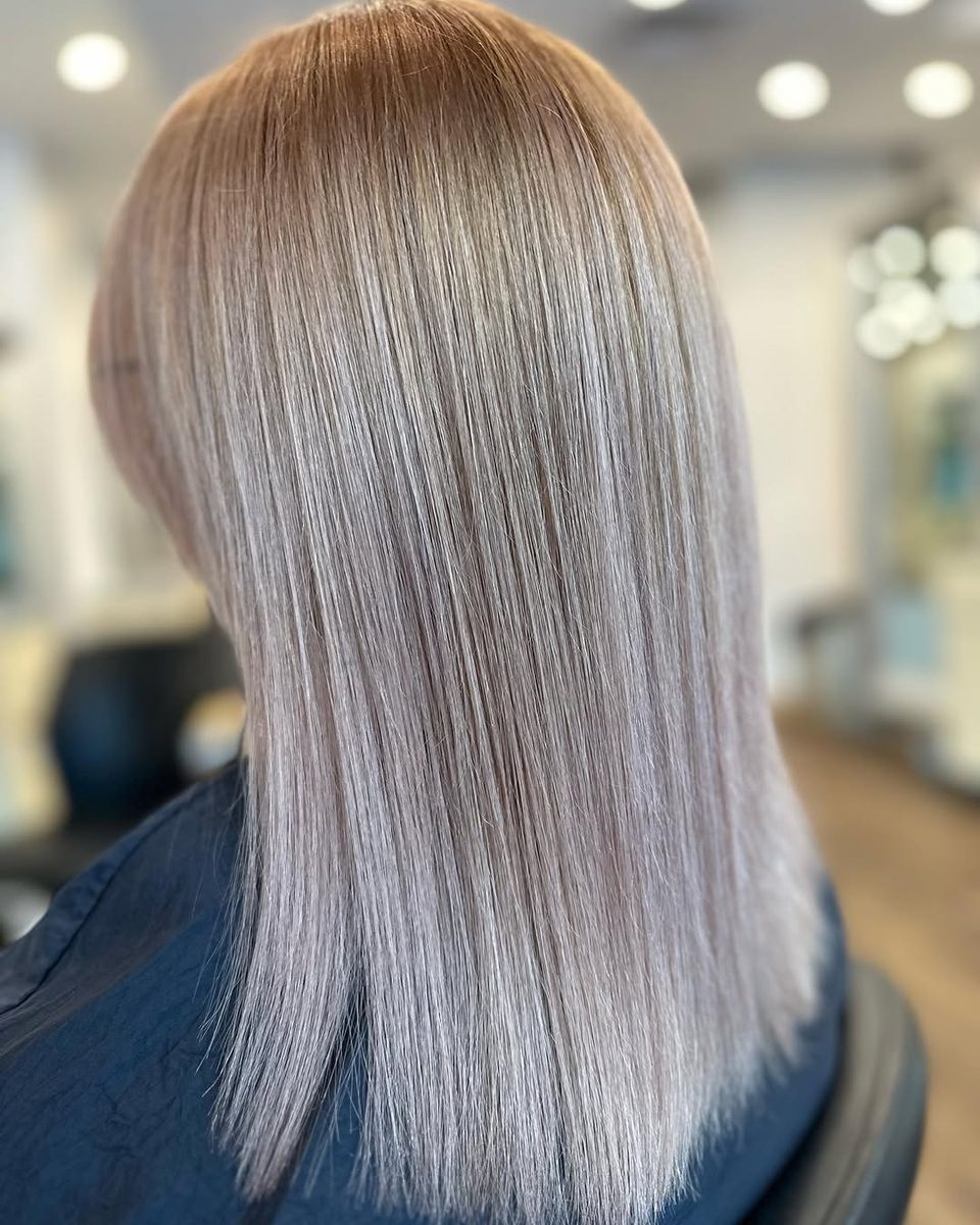 Blond cendré régulier de la racine aux pointes